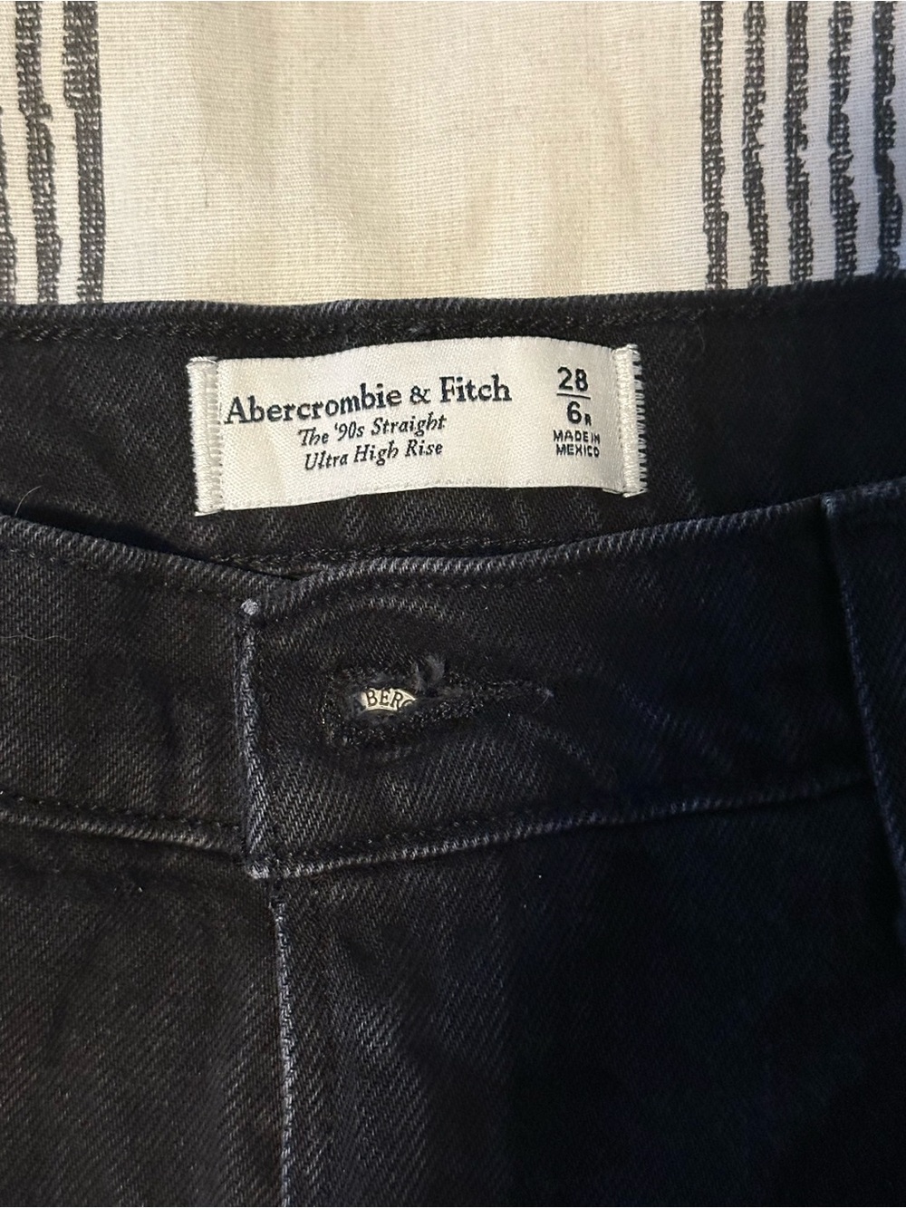 Abercrombie Ultra High Rise 90s Straight Jeans Black
